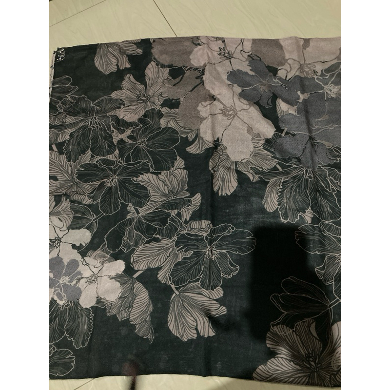 Vanilla Hijab Preloved Voal Scarf