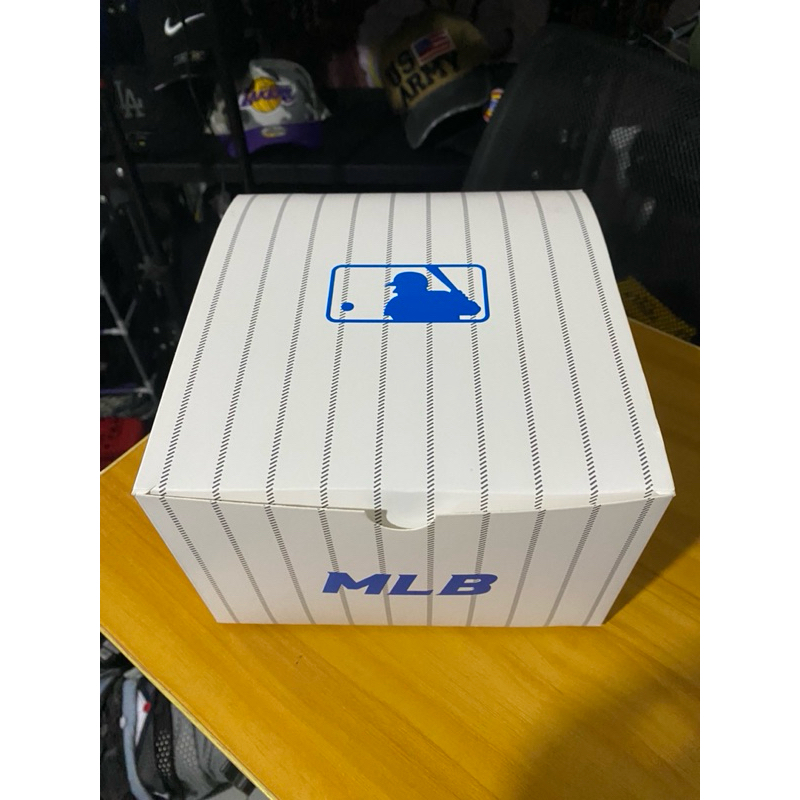 

KOTAK PACKING MLB PUTIH 20x20x15 TERBAIK