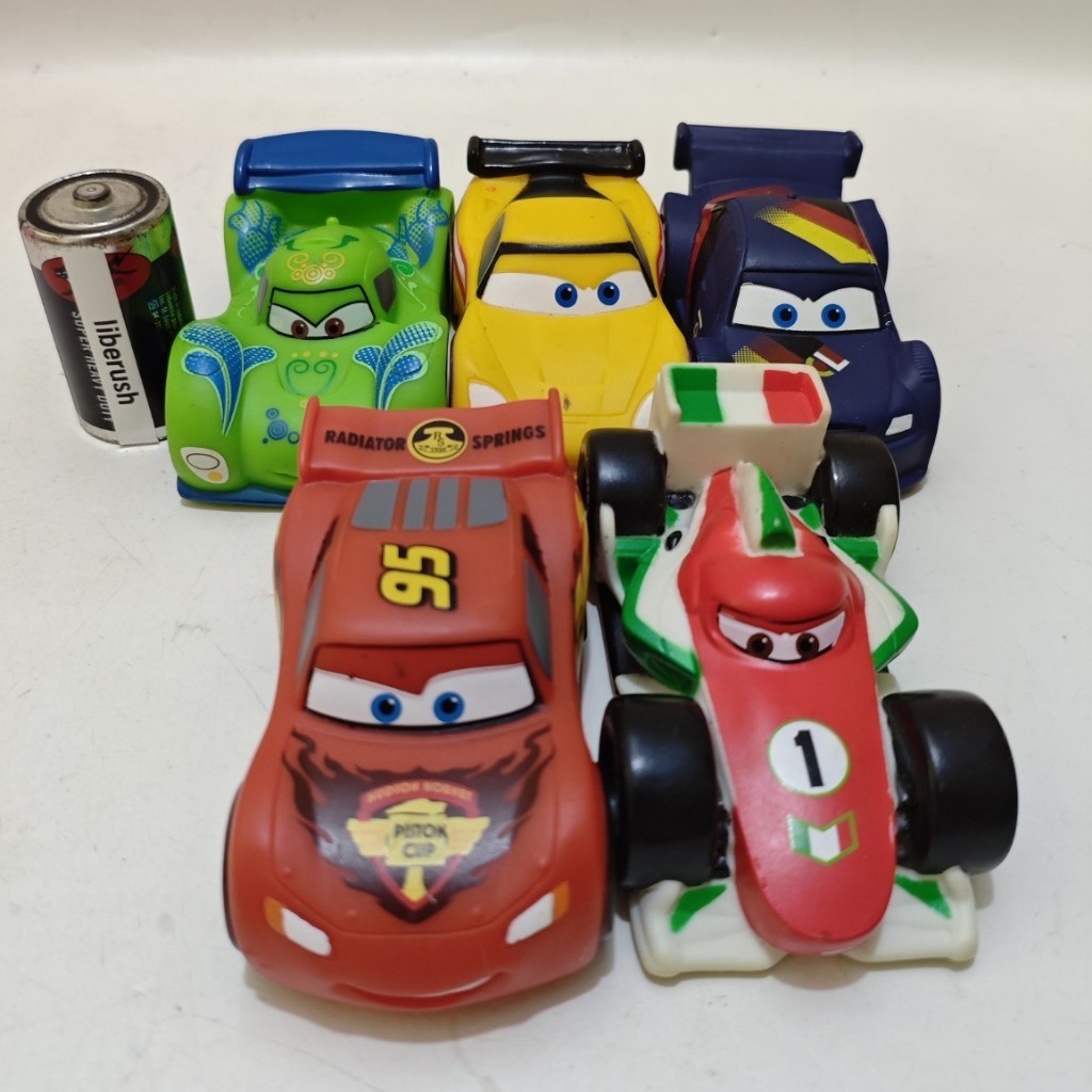 Set Disney cars lightning mcqueen , carla veloso , francesco bernoulli , max schnell , jeff golvet d
