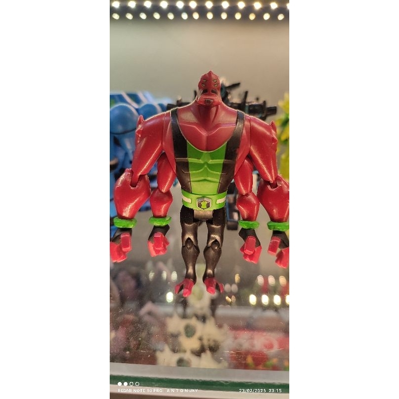 Bandai : Ben 10 Omniverse Four Arms Figure Original