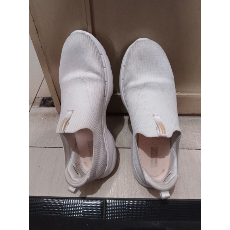 Sepatu Sketchers Wanita Putih Original