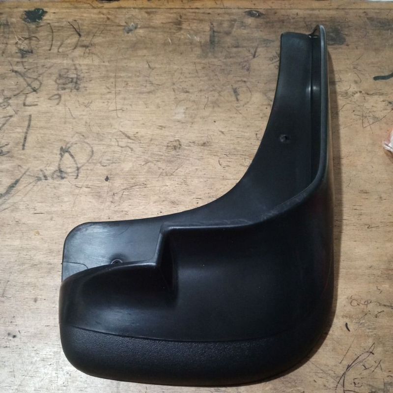 mud guard mudguard karpet lumpur tahanan lumpur mobil Avanza lama bagian kanan depan