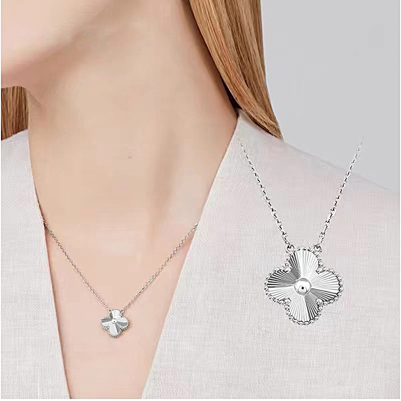 Kalung wanita emas putih 17K kalung liontin platinum empat daun semanggi beruntung