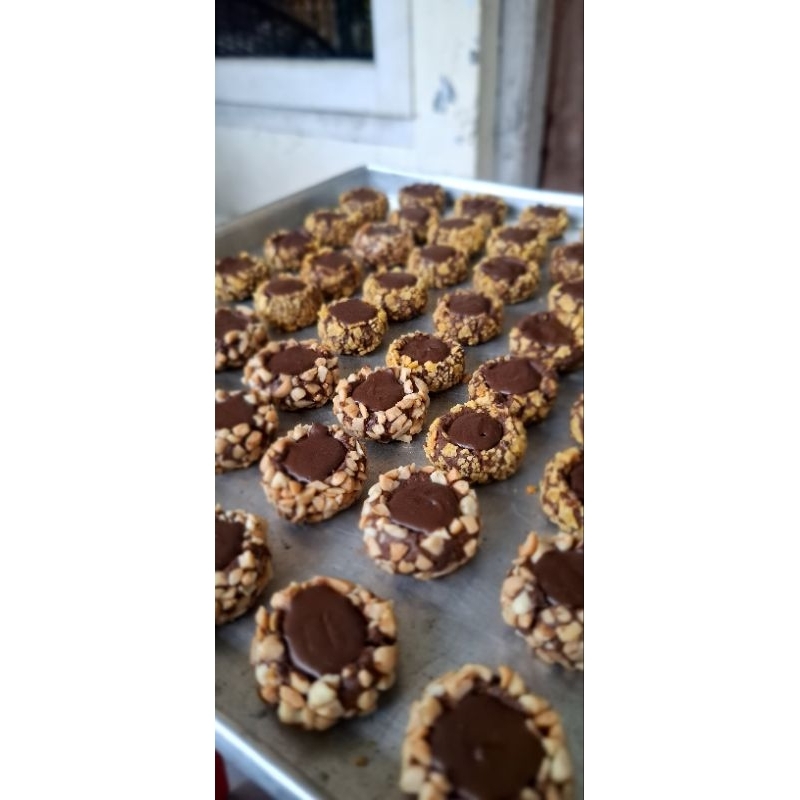

TUMBPRINT COKLAT CORNFLAKE DAN KACANG