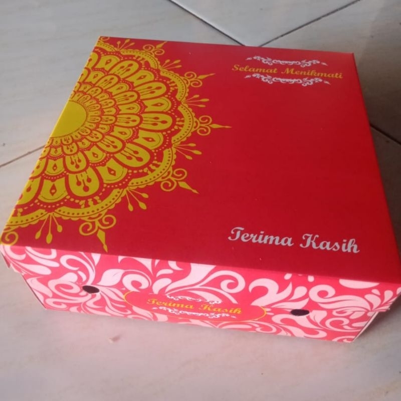 

CUCI GUDANG Kardus Nasi 18×18 Motif Dus Nasi Catering