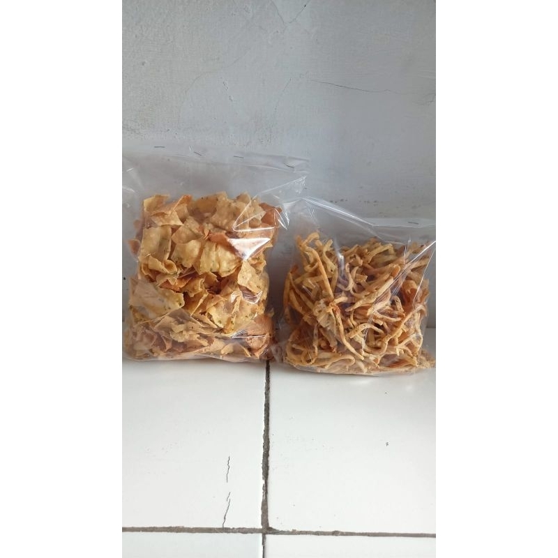 

Kue Bawang, Keripik Bawang (250 gram / 500 gram / 1 kg)