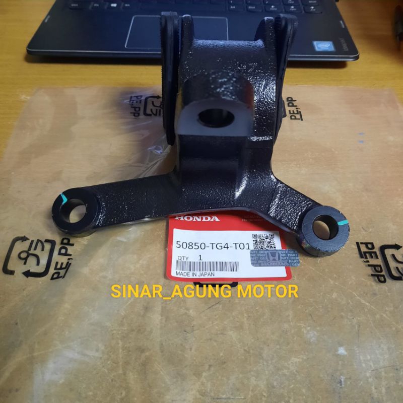 Engine mounting mobilio kiri original