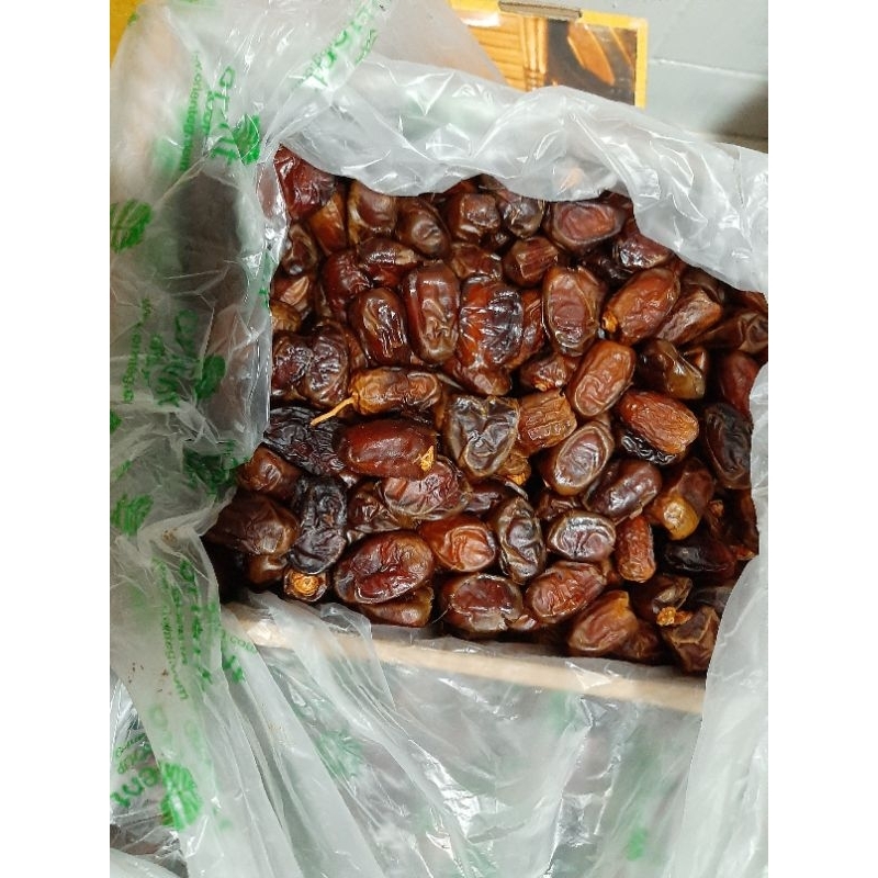 

1 kg kurma golden valley mesir