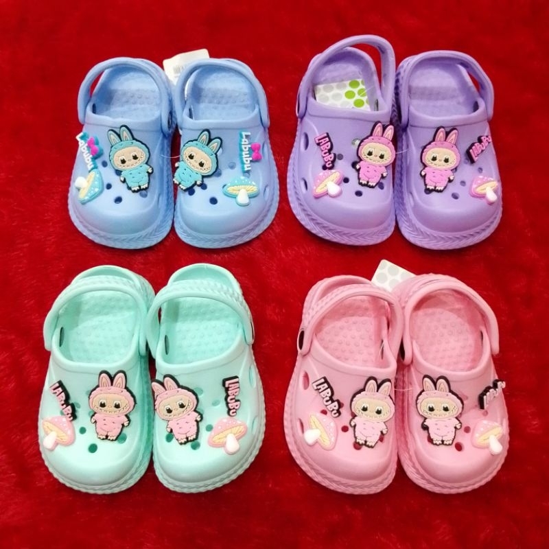 Sandal Anak Cewe Labubu Viral/Sandal Anak Perempuan Labubu/Sandal Kodok Anak Anti Slip