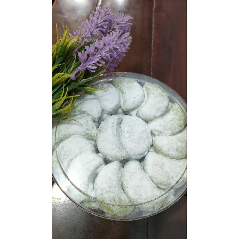 

kue kering salju hijau