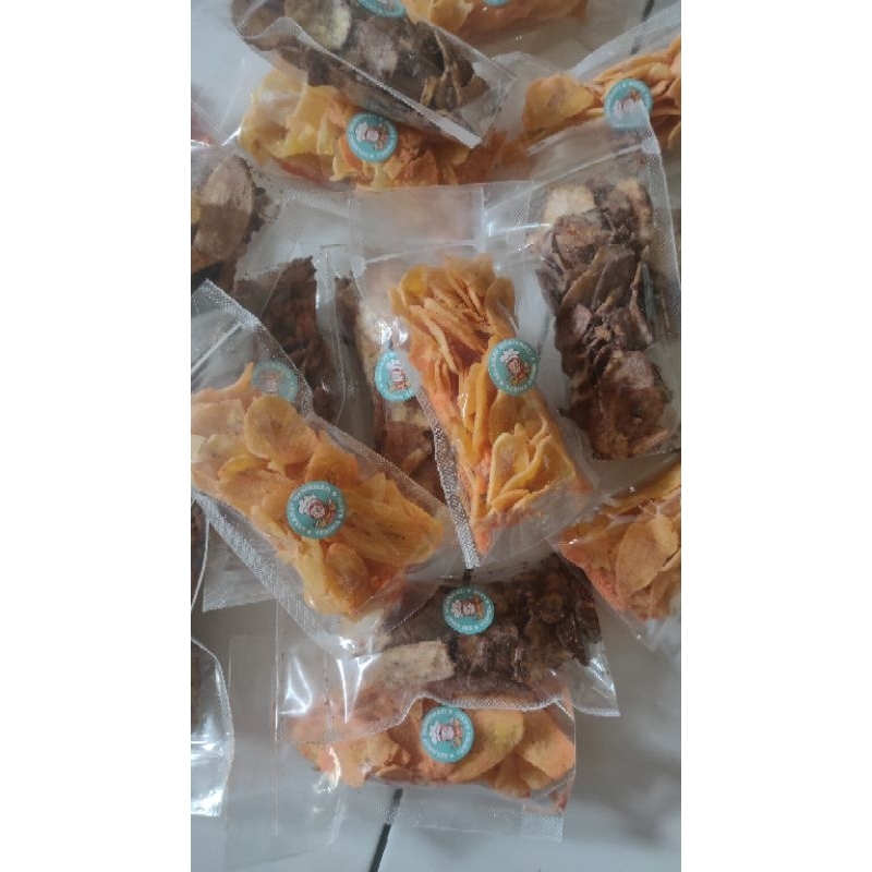 

banana chips balado, cokelat bubuk, cokelat lumer