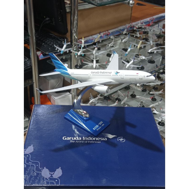 Miniatur/Replika Pesawat GARUDA INDONESIA A330-200 (IMPOR)