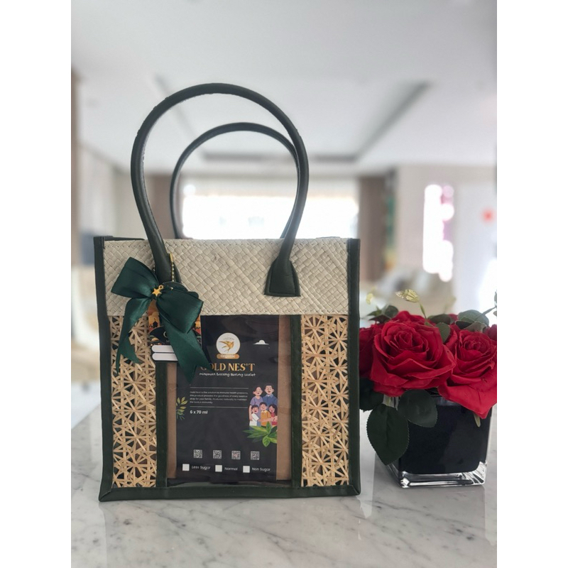 

“Goldnest” Hamper Natalan/imlek/Lebaran Minuman Sarang Burung Walet Alami (Bridnest)