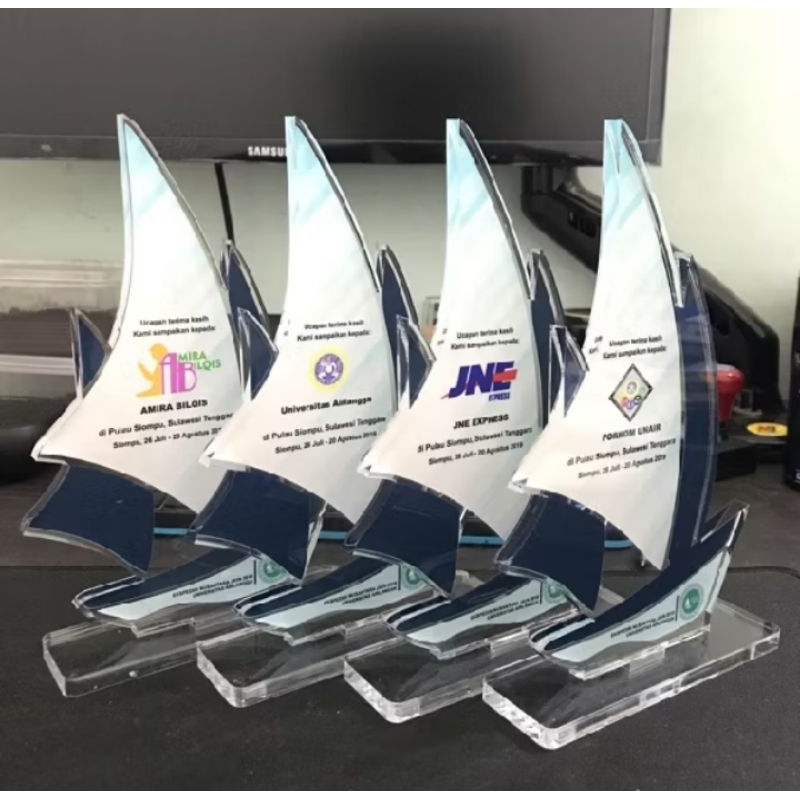 Plakat Akrilik Model Layar - Plakat Akrilik Kenang-kenangan Magang