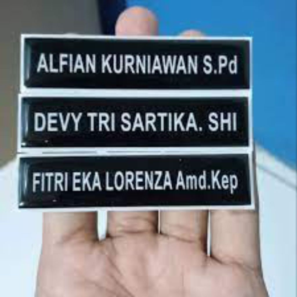 

Namateg Nama Dada Acrylic Nama Dada Yang di Lapisi Resin Bening