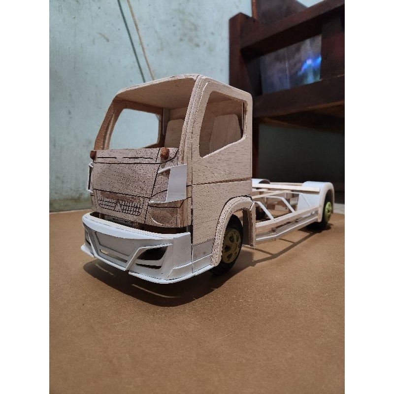 MINIATUR TRUK CANTER SKALA 12 BISA OLENG PROFIT TANPA BAK