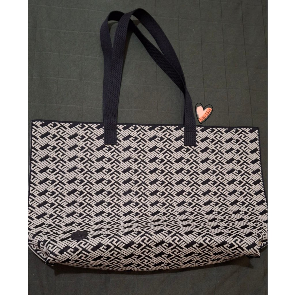 

SplitPayment (LihatDeskripsi) Buttonscarves Goodie Bag MFP 2025