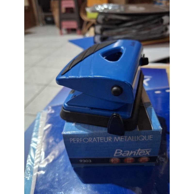 

BANTEX PERFORATOR 2 MM, SOFT TOUCH HANDLE. METAL PERFORATOR