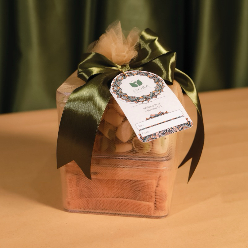 

Liora Hampers - Zahra Package Bolu Marmer & Bakpia / Hampers Kue Lebaran Idul Fitri / Hampers Lebaran Idul Fitri Premium / Hampers Lebaran Idul Fitri Unik / Parcel Lebaran Idul Fitri Kue/ Box Hampers Lebaran