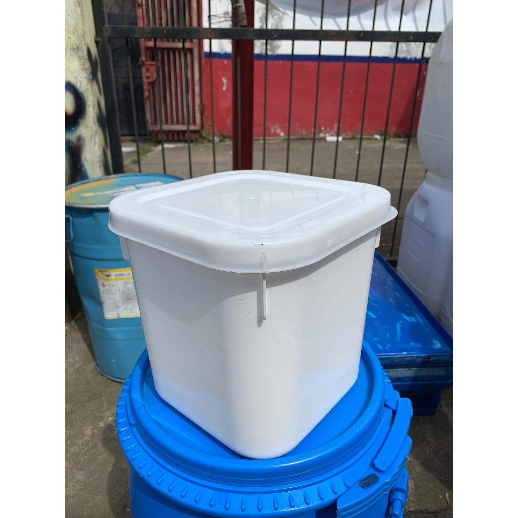 ember bekas es krim kotak 8kg biru ember magot sudah plus tutup warna random