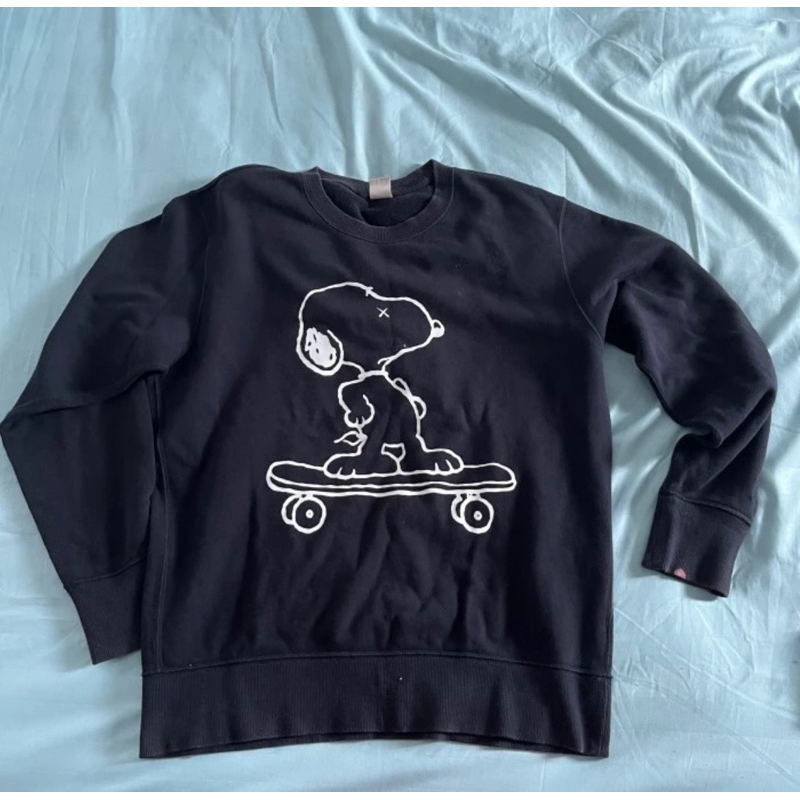 sweater uniqlo x kaws x peanuts