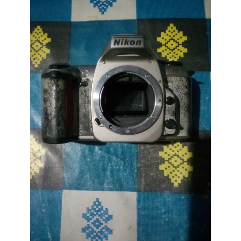 camera analog jadul Nikon N65/display