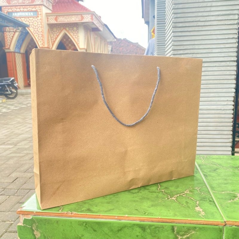 

Paper bag polos coklat ukuran 30x7x23 (paket 12pcs) paperbag coklat polos |