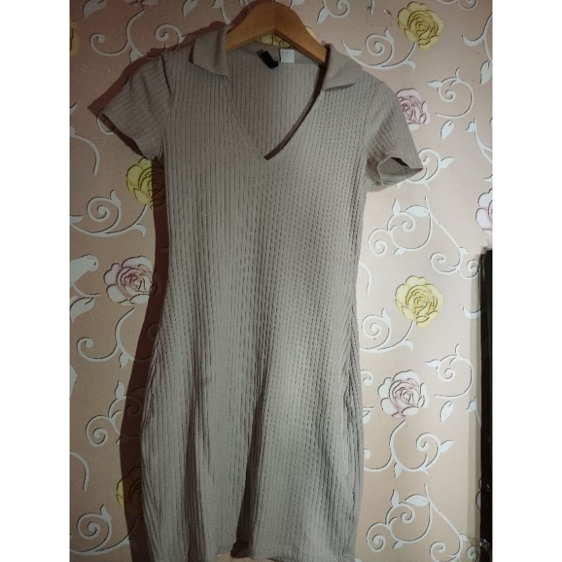 Knit dress kerah V HNM