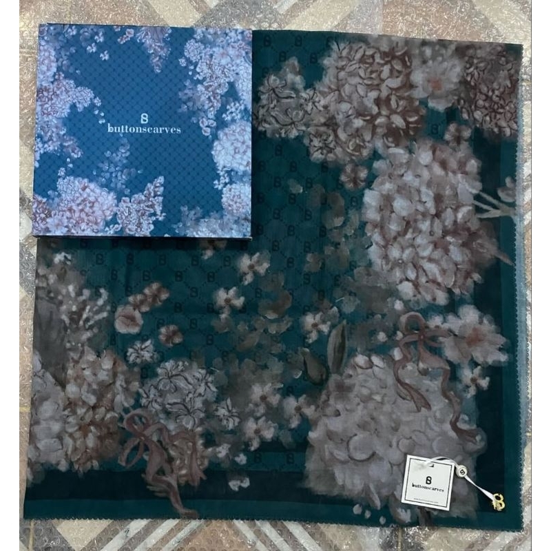 Buttonscarves Hydrangea Verte