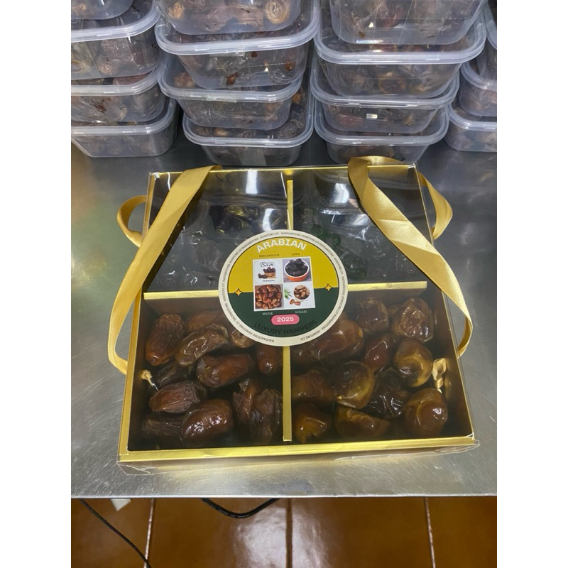 

Paket Hampers Kurma Premium