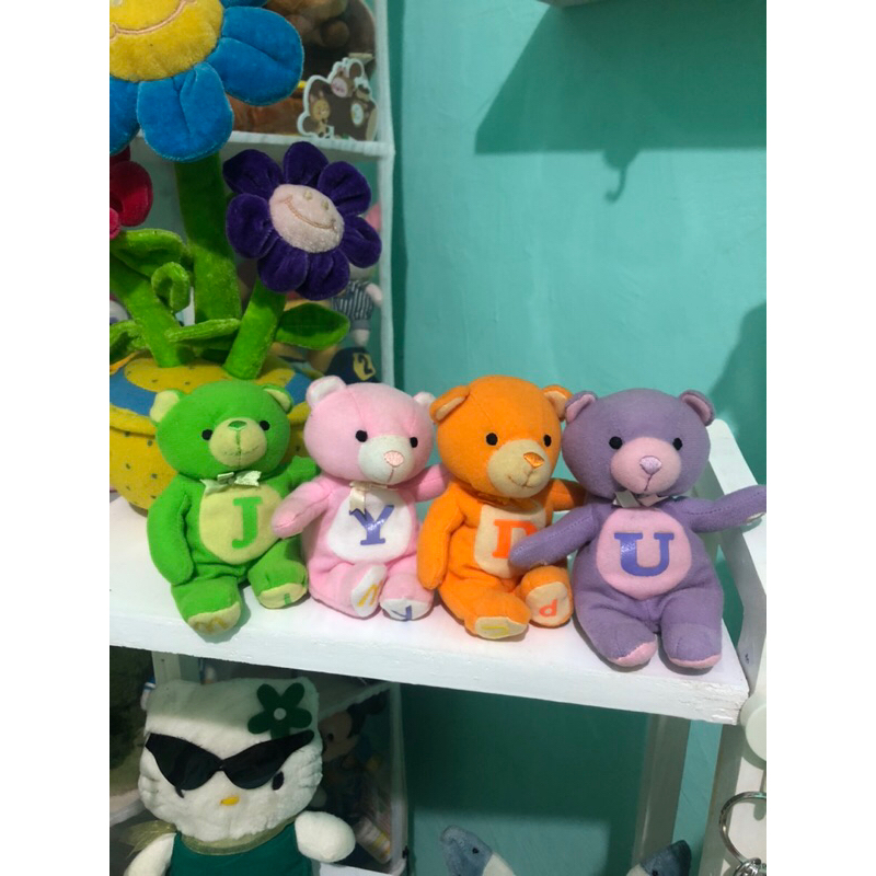 boneka teddy mcd ada perekat di tangan teddy huruf