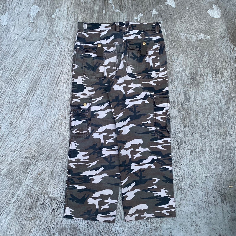 Celana Cargo Camo pants second.