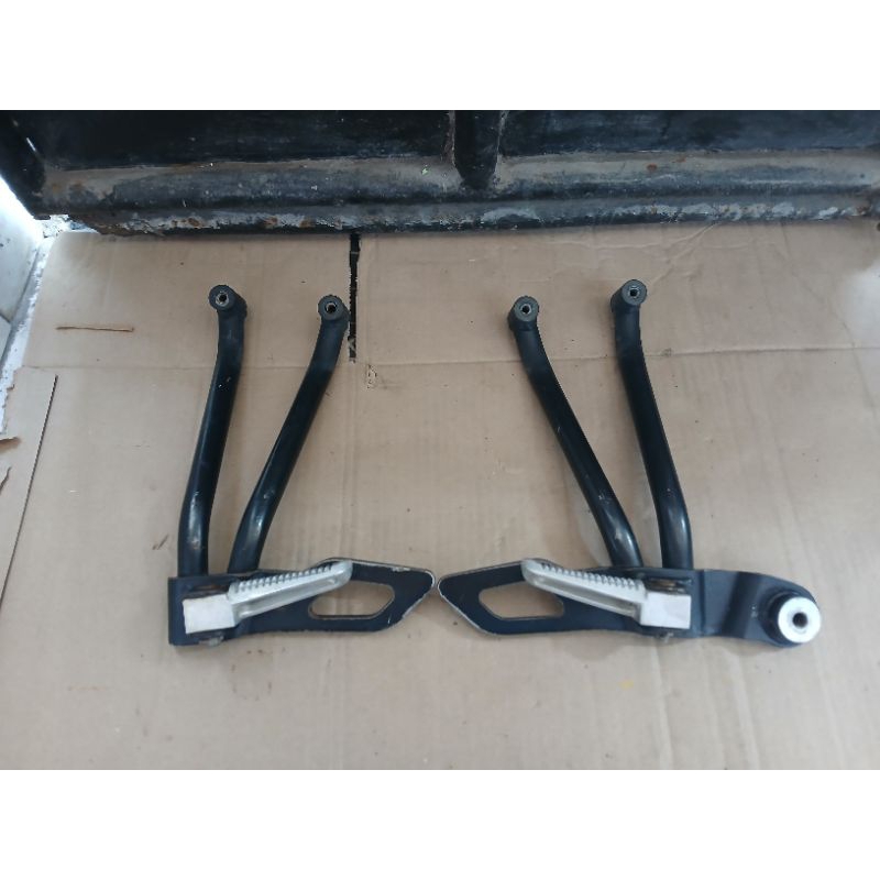 Footstep Foot step belakang Yamaha R15 R 15 V2 ori lepasan