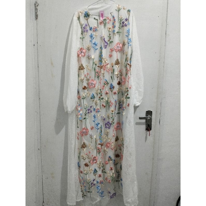 gamis putih motif bunga bordir