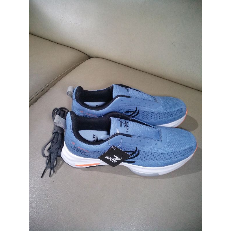 (JUAL RUGI) New Sneakers - Sepatu Sport by ZEVIL