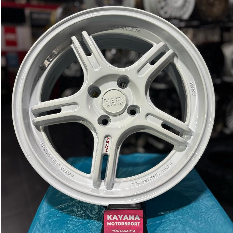 Velg palang 5 hsr wheel fe 04 R16 lubang baut 4x100 glossy white et 42 lebaar 7 inch