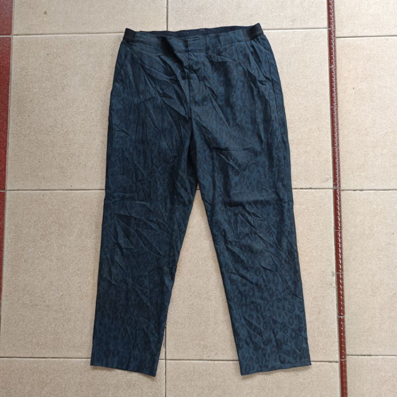 celana angkle/Kantor uniqlo motif M