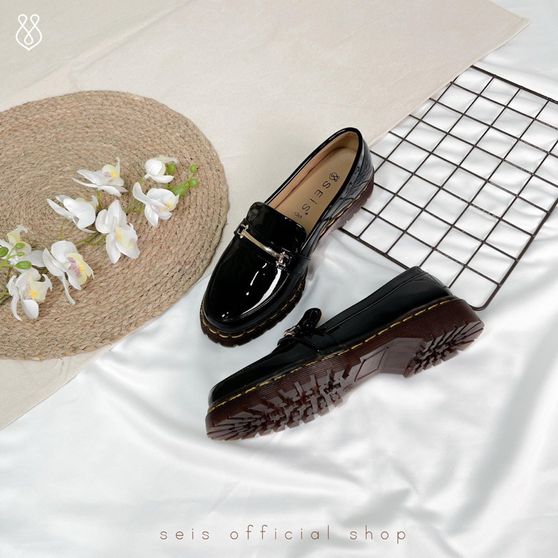 Preloved SEIS - Vici Sepatu Docmart Loafer Wanita Series Hitam Black Glossy