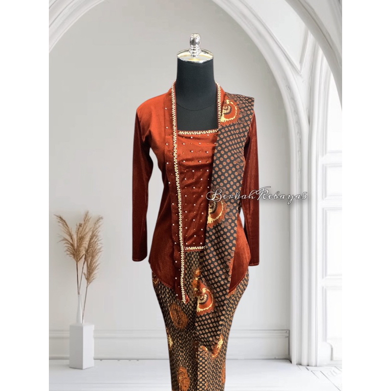 Setelan Kebaya Kutu Baru Parel Warna Teracotta / Kebaya + Selendang + Jarik Wiru