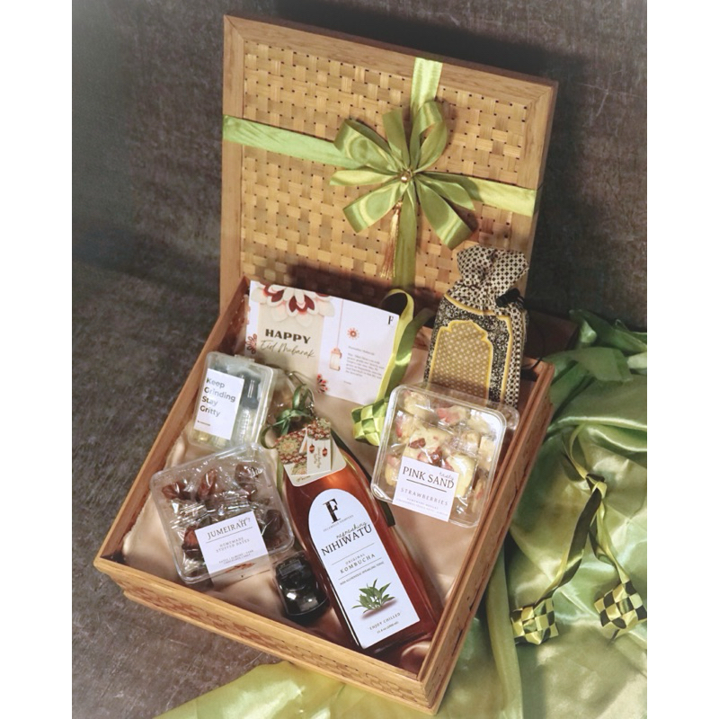 

Eid Hampers - Noor Package
