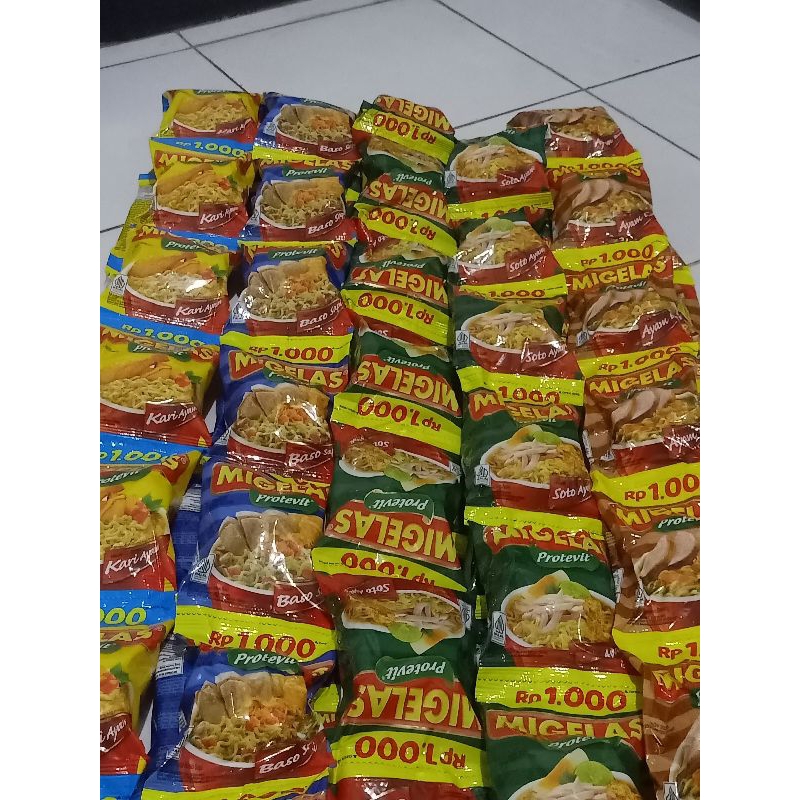 

Mie Gelas varian rasa 1 renceng