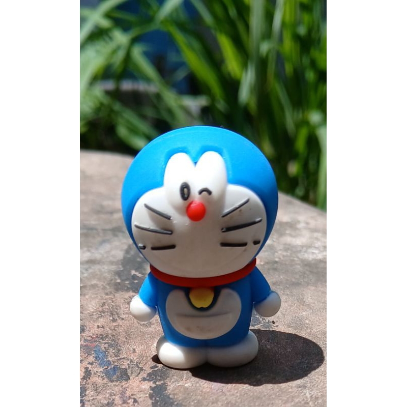 pajangan doraemon