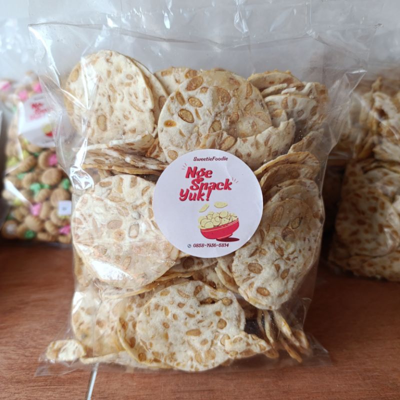 

KERIPIK TEMPE SAGU 250 GRAM