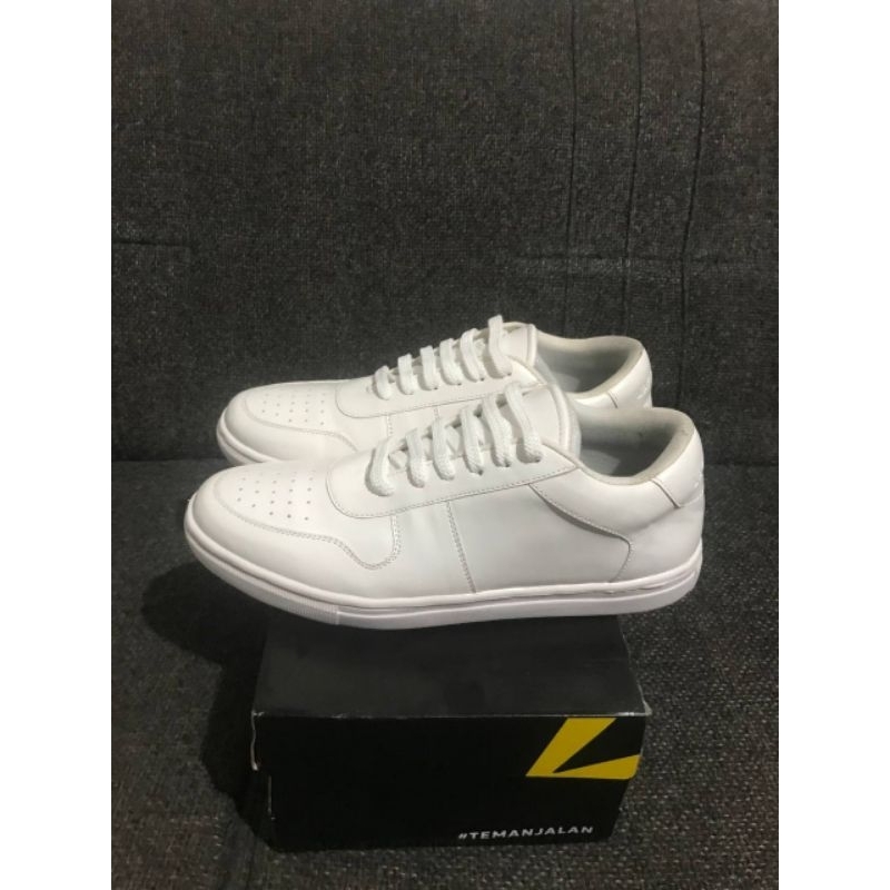 Sepatu Laf Project Ukuran 40