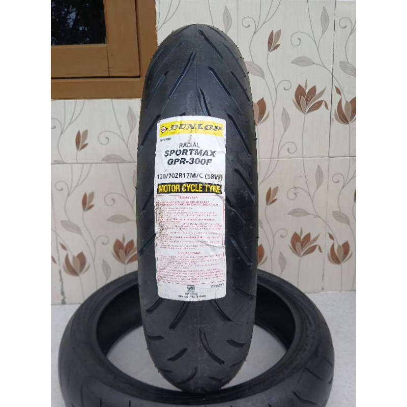 DUNLOP GPR 120/70 RING 17 NEW .