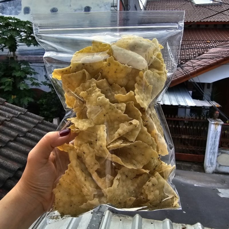 

KERIPIK BAWANG DAUN JERUK 250gr