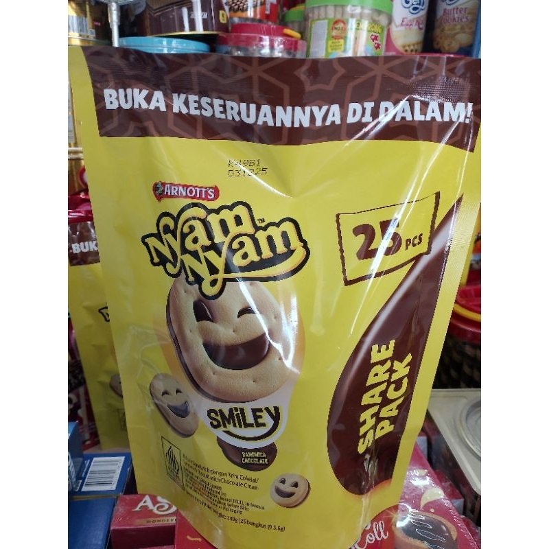 

Nyam Nyam smiley share pack 140gr isi 25 pcs