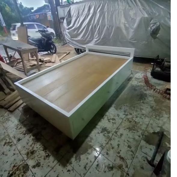 Dipan,alas kasur dari kayu jati Belanda solid