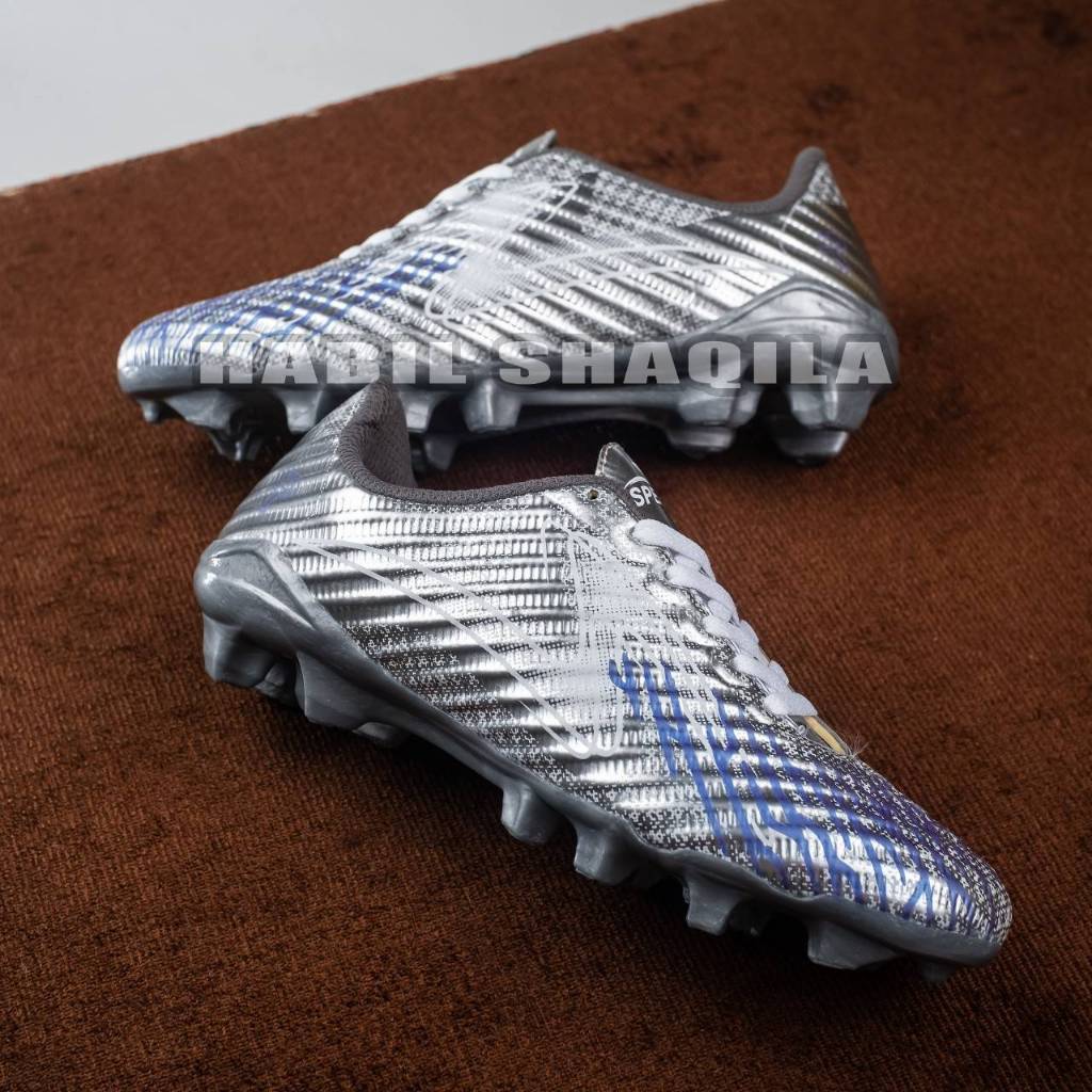 Sepatu Bola Specs Accelerator Pro in Warna Silver Sepatu Sepak Bola Lightspeed Reborn