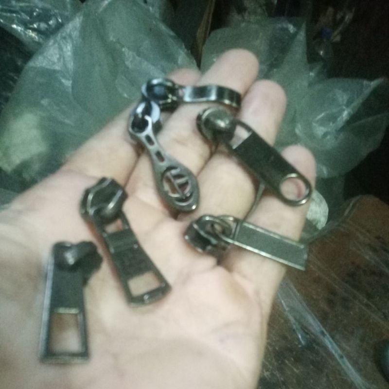 20 pcs Kepala Resleting TERBALIK no.5 buat rel coil plastik warna black nikel, nikel.